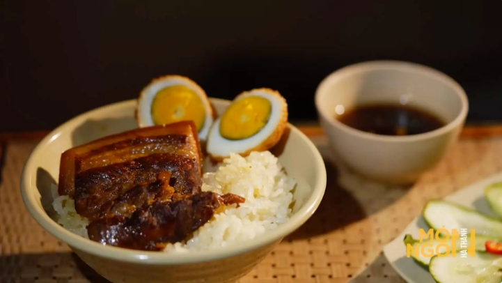 Xôi thịt kho trứng rim